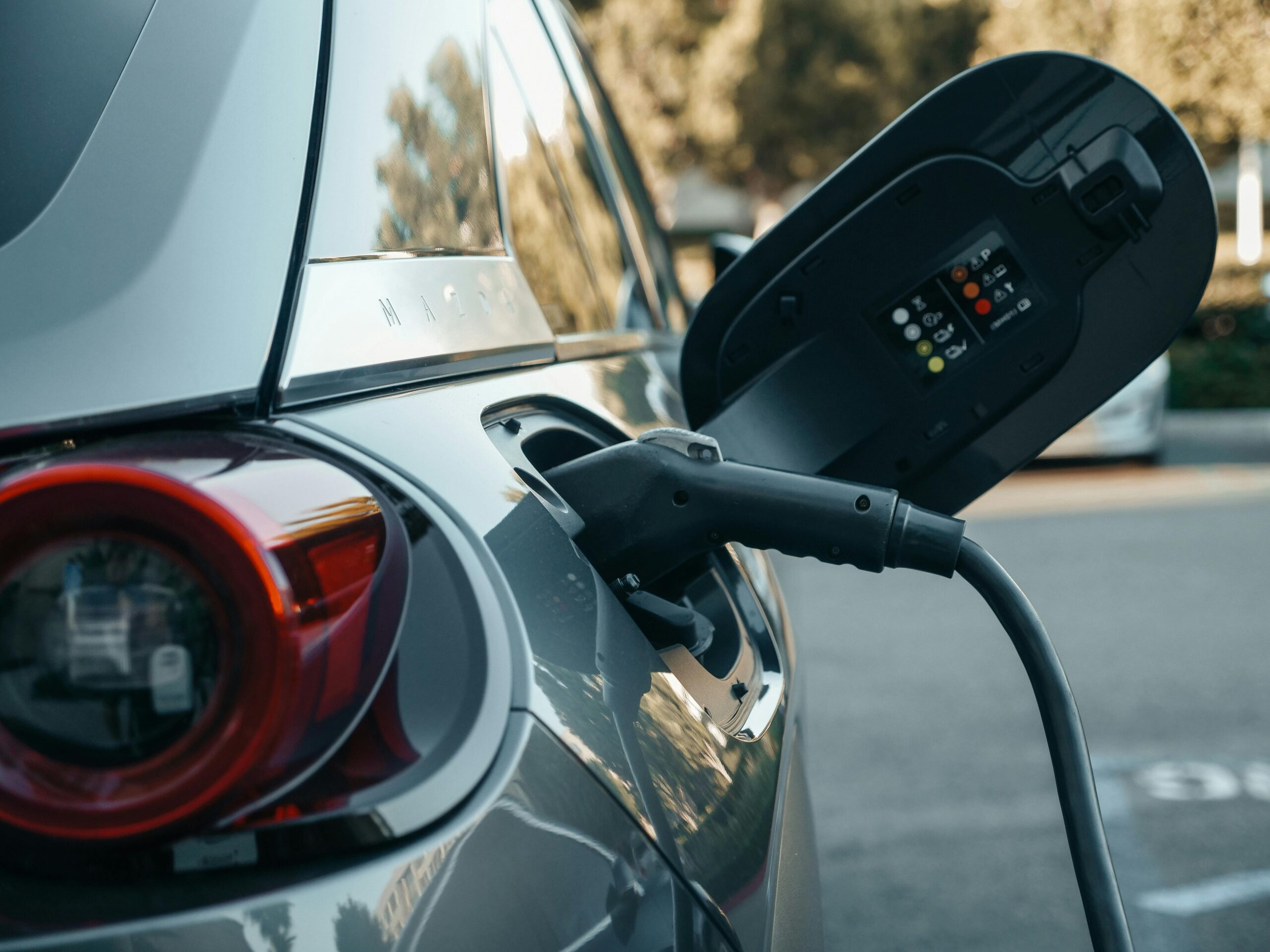 Elektroauto an Ladestation